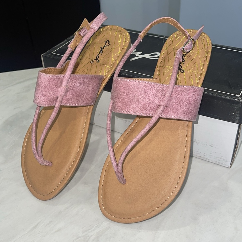 New!! ✨ “Qupid” Women's Lilac/Pink Sandals 🩴- Size 10 LAST PAIR!